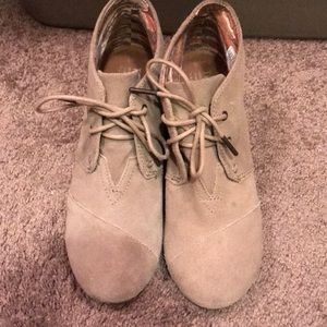 TAUPE SUEDE WOMEN'S DESERT WEDGES